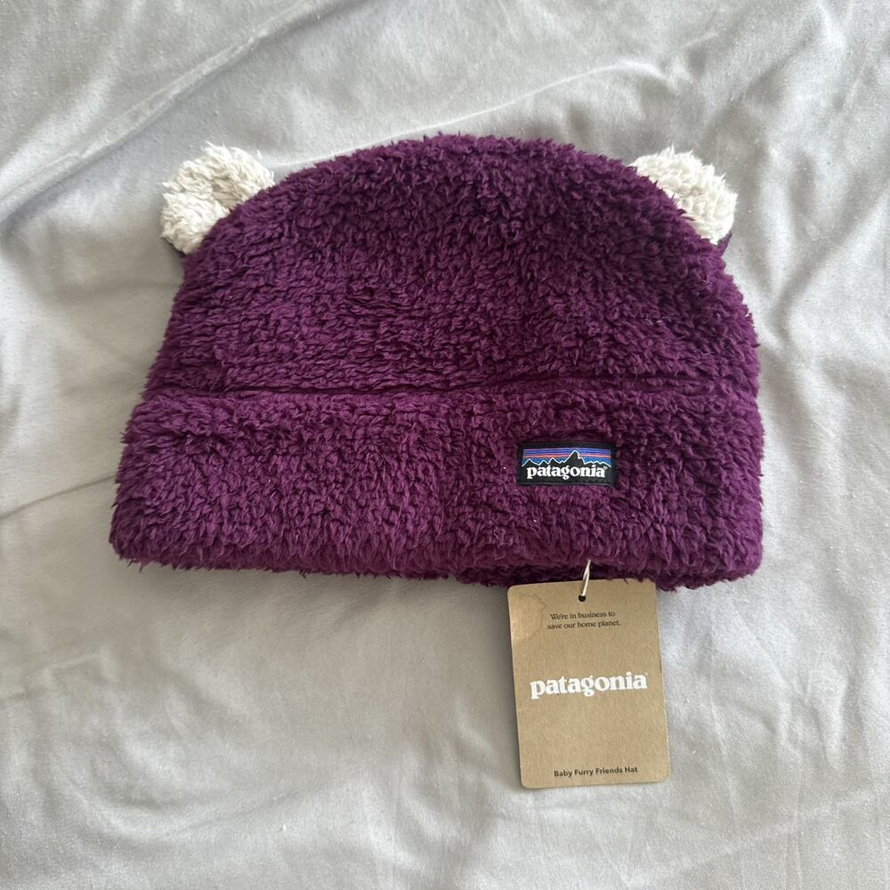 NWT Patagonia Fleece Hat Baby 12-24M Furry Friend Bear Kids Berry Fig MSRP $39
